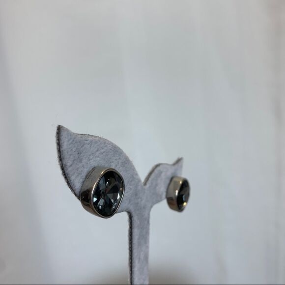 Black Crystal gem jewelled stud earrings - Picture 4 of 6